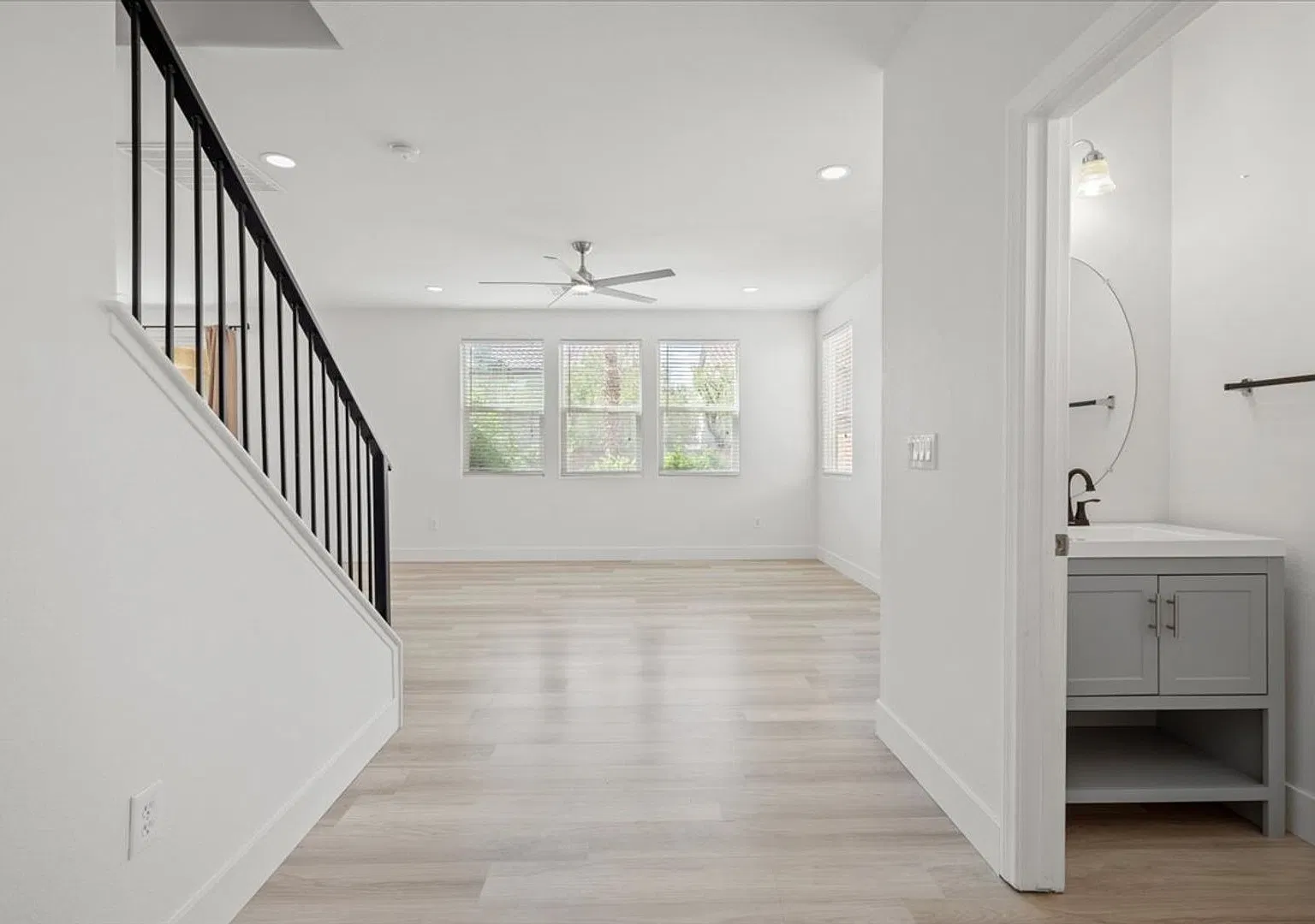 3 Bd, 3 Bth Oasis with Updated Paint in Prime Location — Photo 3