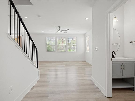 3rd image of 2309 Cockatoo Dr