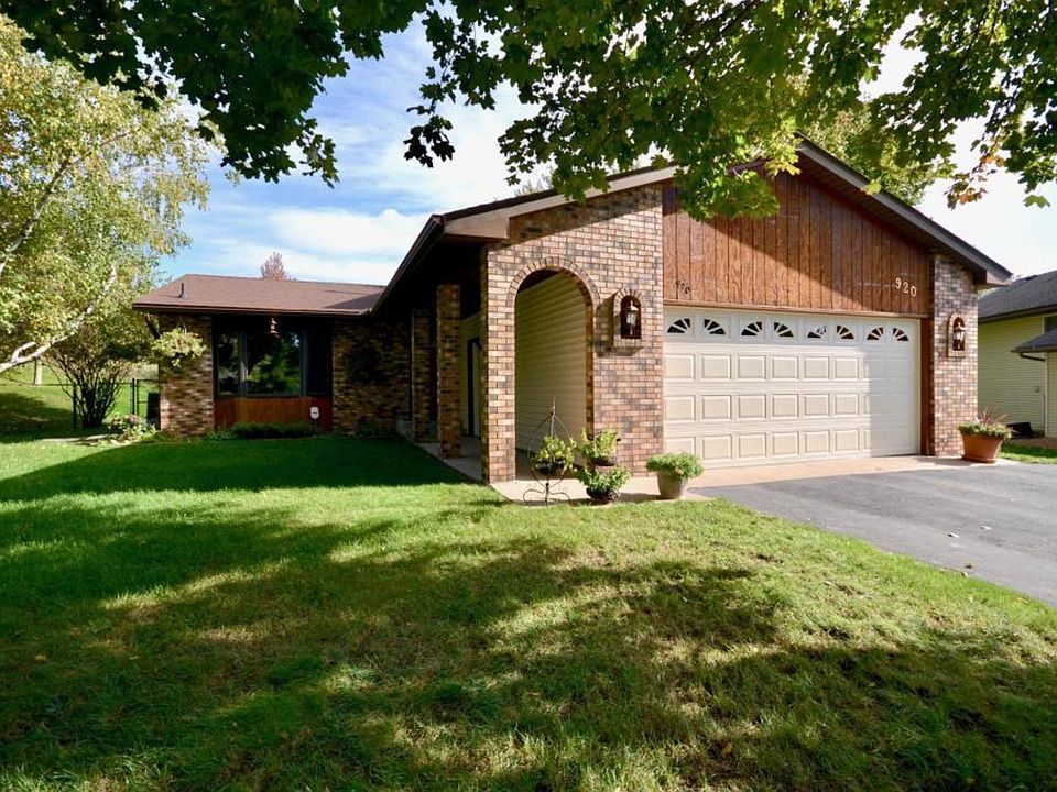 1st image of 920 Lakewood Ct S