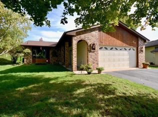 920 Lakewood Ct S, Maplewood, MN 55119