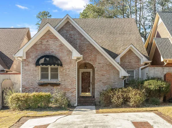 2013 Chardonnay Way, Vestavia Hills, AL 35216