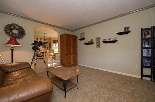 5th image of 33 Rockwell Dr