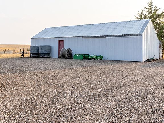 5th image of 39660 E 160th Ave