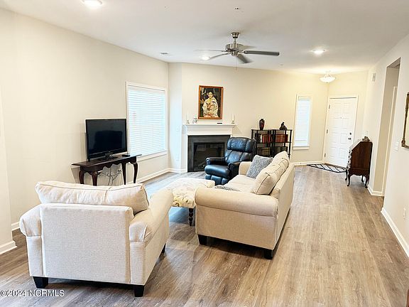 4th image of 202 Fullford Ln Unit 104