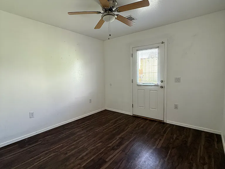 369 W 3rd St S #3 — Photo 5