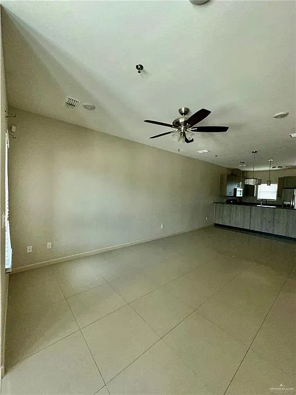 3 bed, 2.5 bath, 1469 sqft, $1,400 — Photo 2