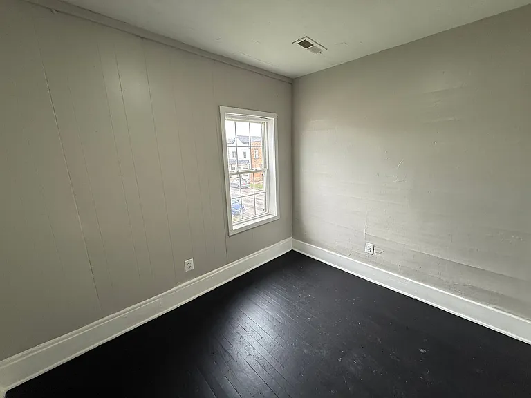1421 Long Ave — Photo 45