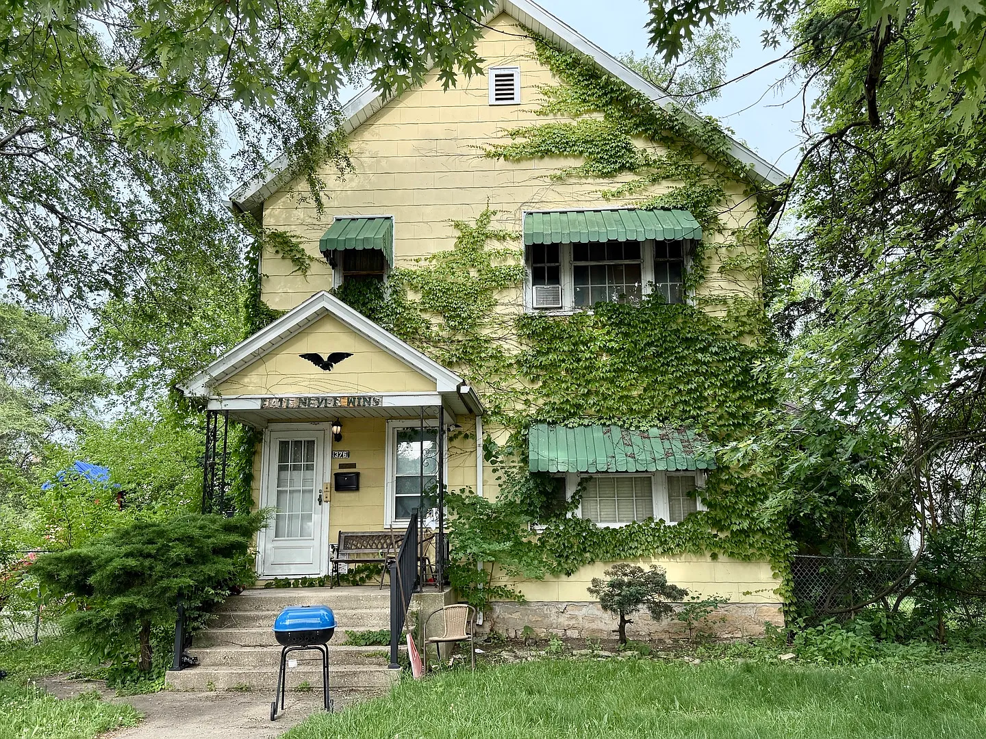 376 N Hickory St photo 1