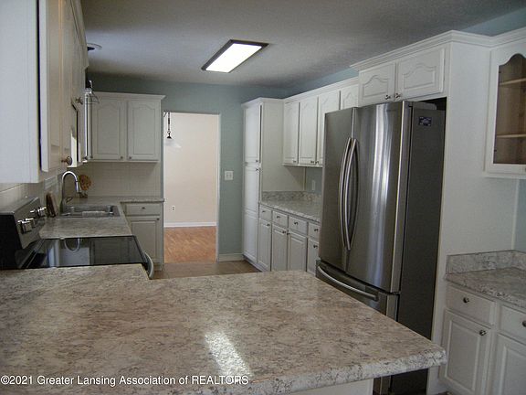 5th image of 4419 Elmwood Dr