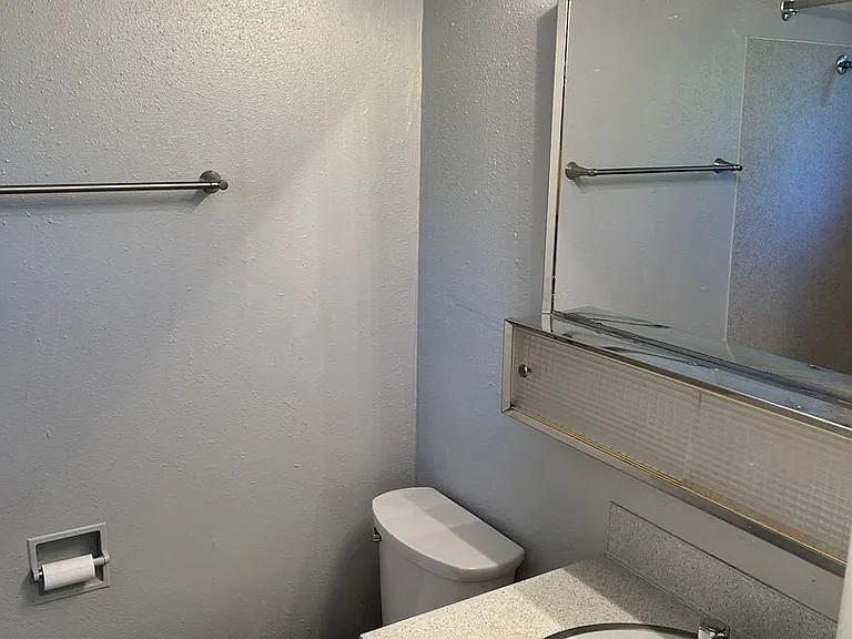 415 18th Ave E — Photo 3
