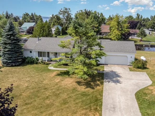 102 Phoxy Ln, Indian River, MI 49749