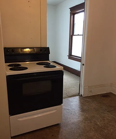 319 N 4th St — Photo 7