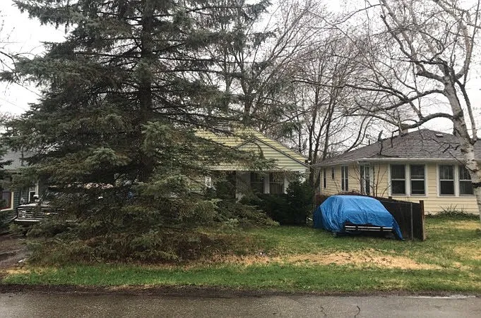 2916 S Park St photo 1