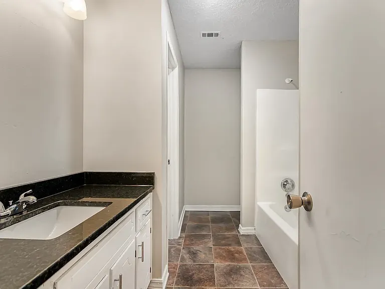 1319 Collier Dr — Photo 21