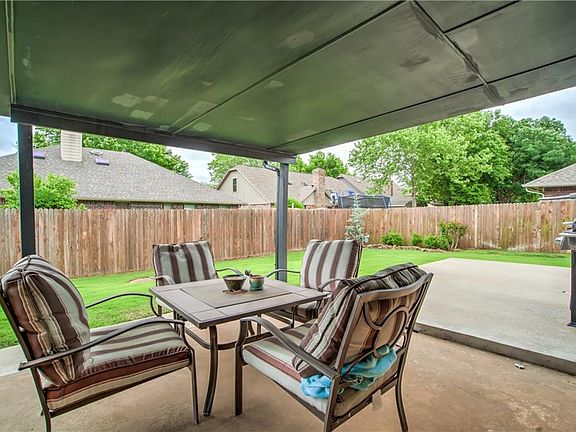 3rd image of 18324 Chestnut Oak Dr