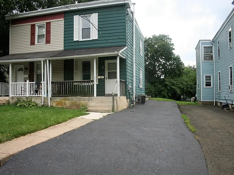 155 Jackson Ave — Photo 2