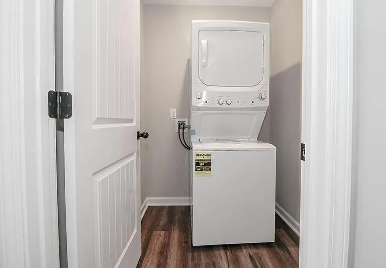 1115-E4 Hillwood Dr — Photo 15