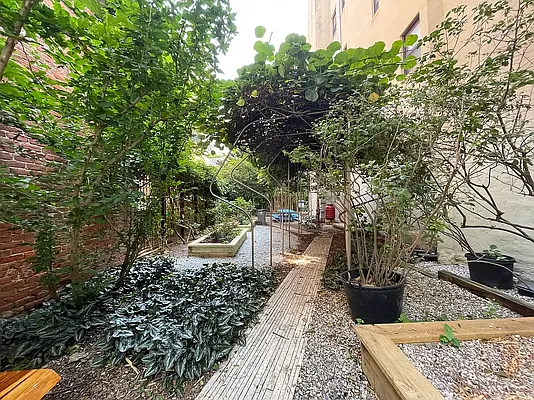 Rented by Coldwell Banker Warburg | media 11