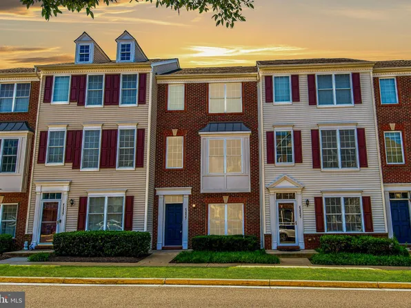 42825 Pamplin Ter, Chantilly, VA 20152