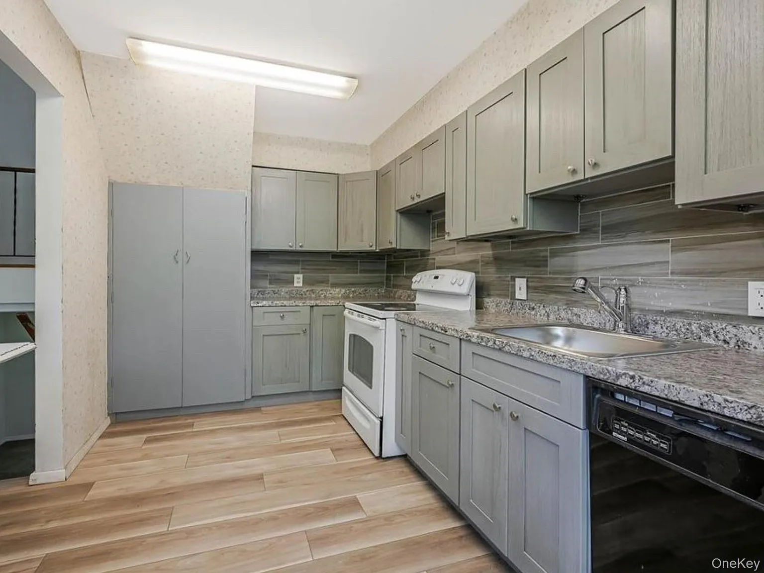 3 bed, 2.5 bath, 1500 sqft, $3,700 — Photo 4