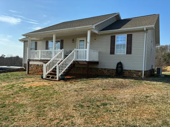 200 Estate Dr, Glade Hill, VA 24092