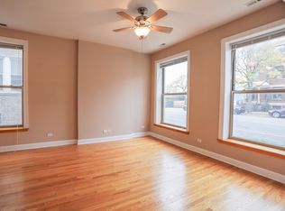 1738 W Addison St, Chicago, IL 60613