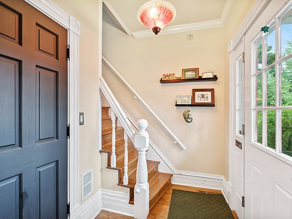 3rd image of 134 Lathrop Ave