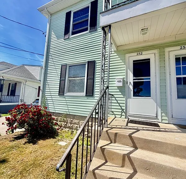 252 Vine St — Photo 1
