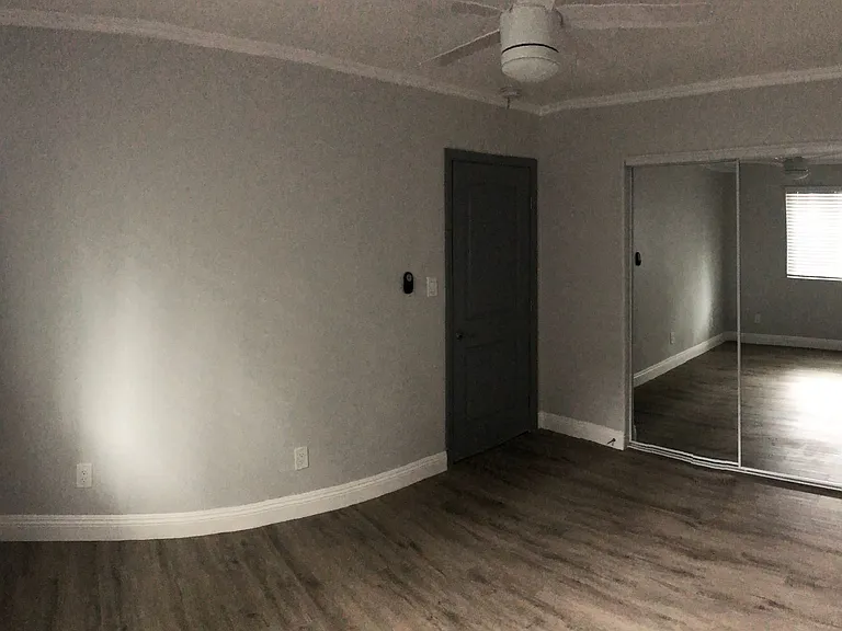 922 N Summit Avenue — Photo 16