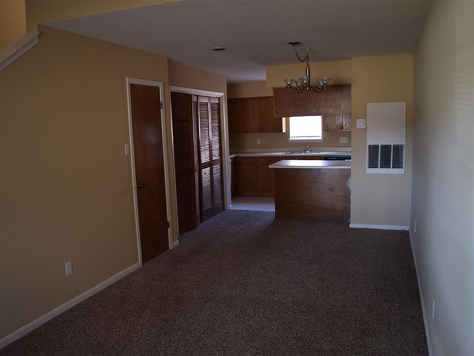 2nd image of 402 Summer Ct APT 2A