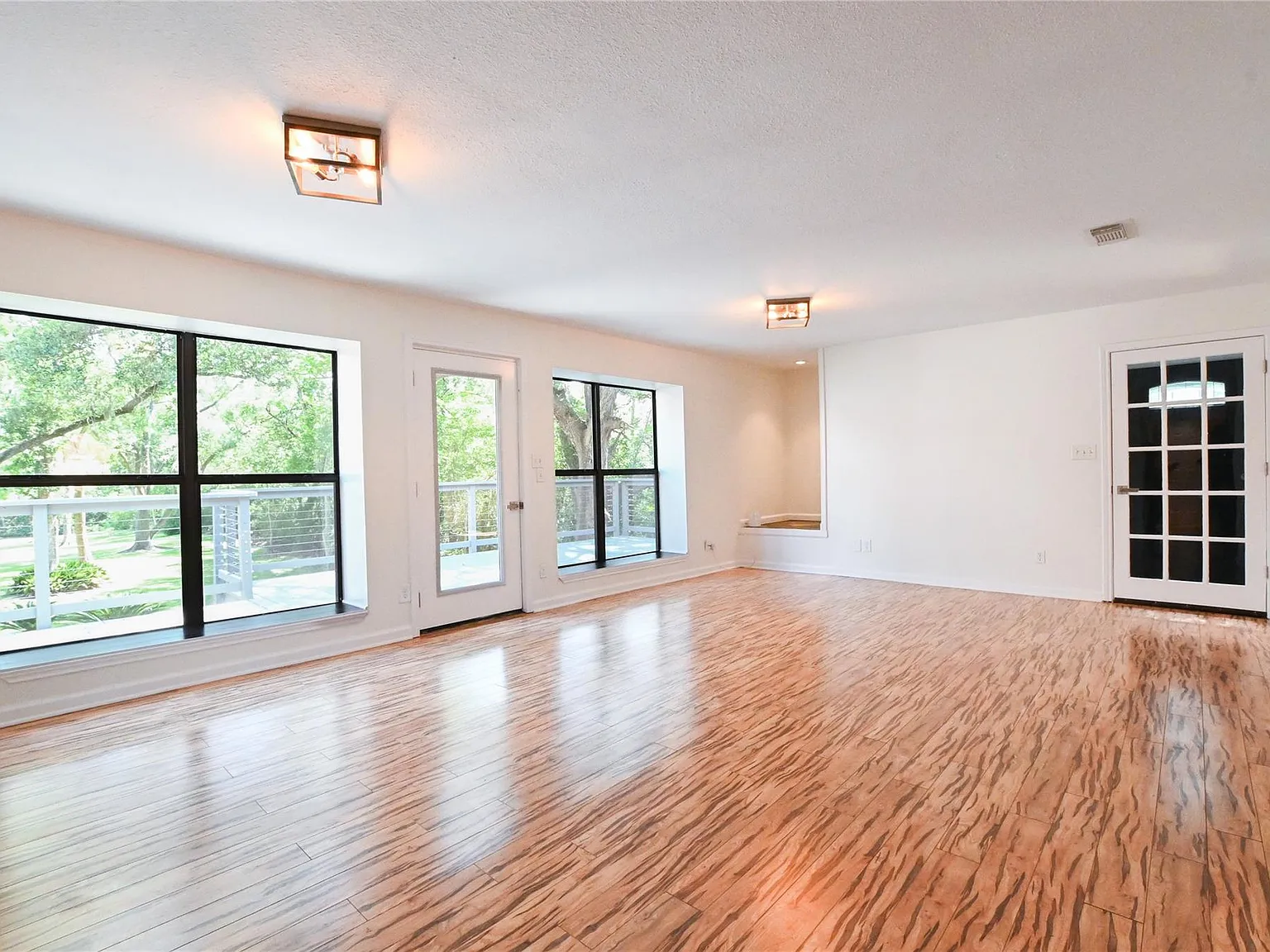 2 bed, 1.0 bath, 1008 sqft, $1,650 — Photo 3
