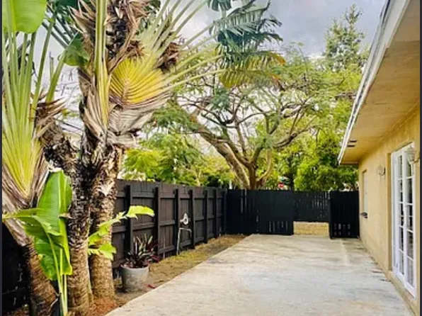 (undisclosed Address), Miami, FL 33137