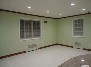 14207 Booth Memorial Ave, Flushing, NY 11355