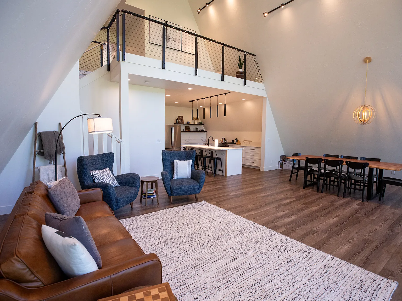 3 bed, 2500 sqft, $3,650 — Photo 3