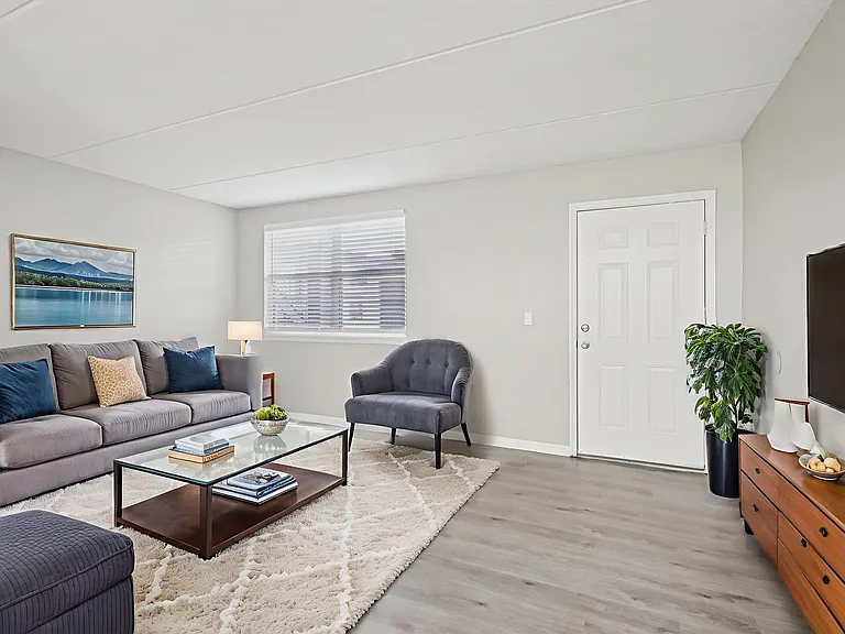 Serenity Lake Apartments — Photo 3