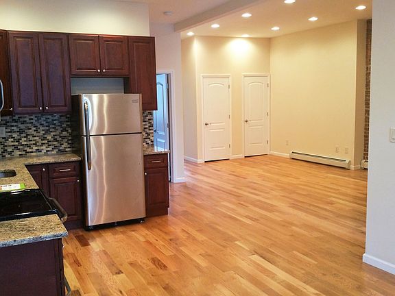 5th image of 6212 Myrtle Ave #1