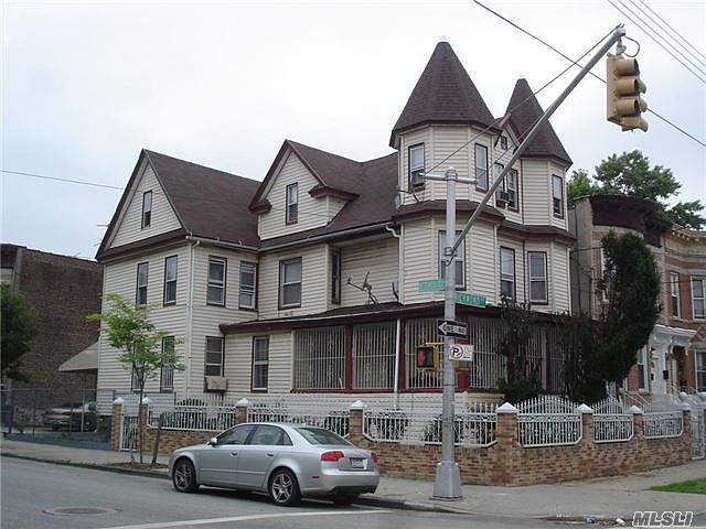 2nd image of 64 Richmond St APT 2