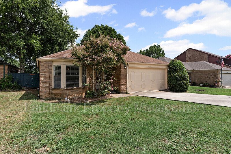 1st image of 841 Country Club Pl