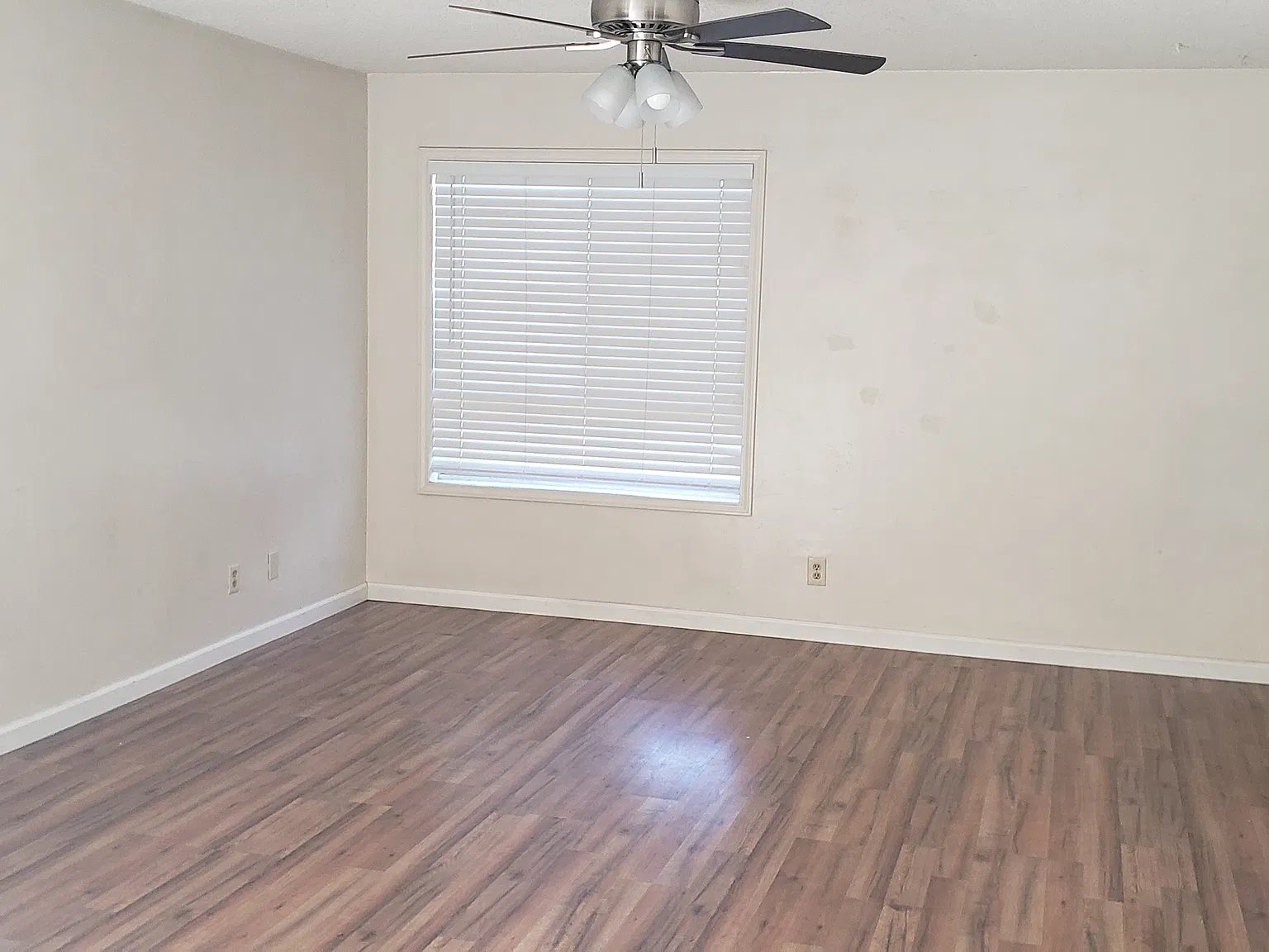 2 bed, 1000 sqft, $1,600 — Photo 2