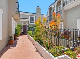 1242 Berkeley St, Santa Monica, CA