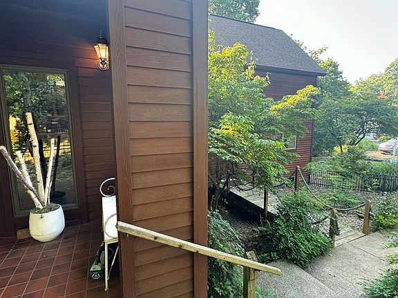 3rd image of 417 E Sutton St