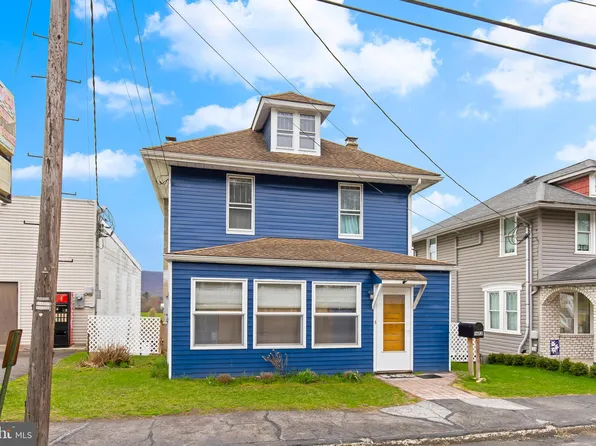 1612 E Grand Ave, Tower City, PA 17980