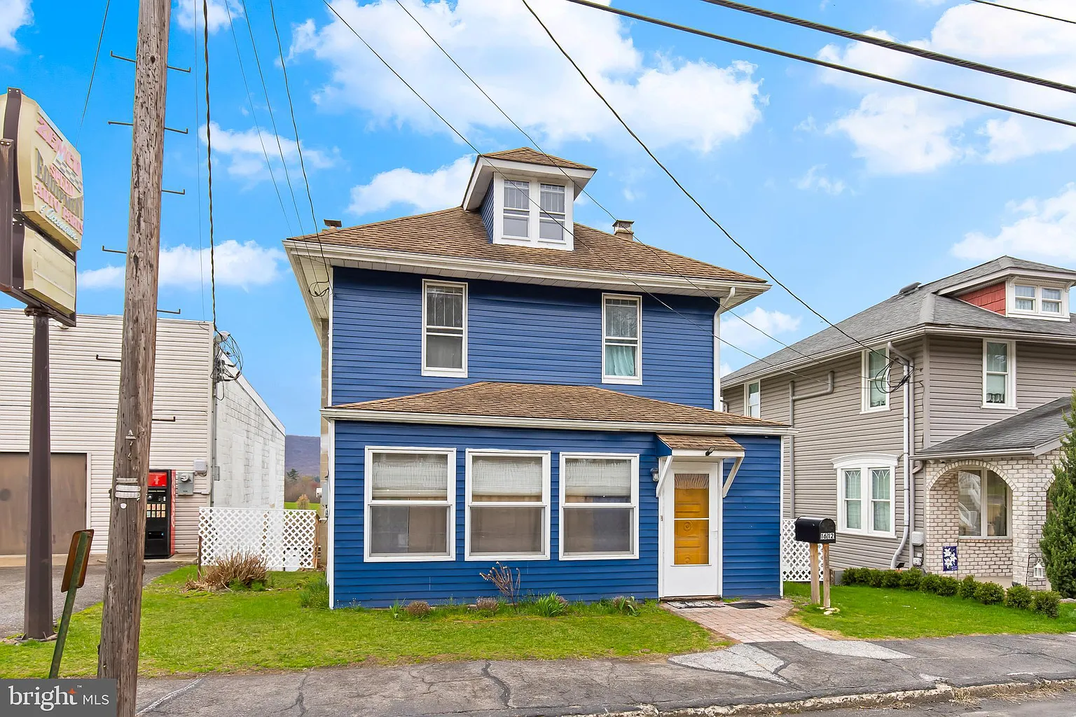 1612 E Grand Ave photo 1