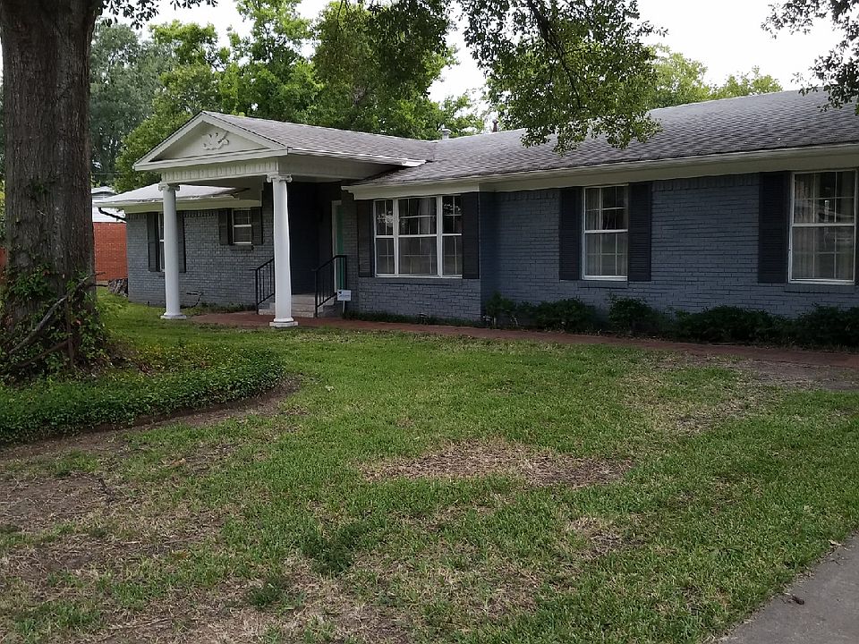 1st image of 209 Brookhollow Dr