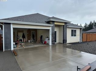 1824 Steelhead St, North Bend, OR 97459