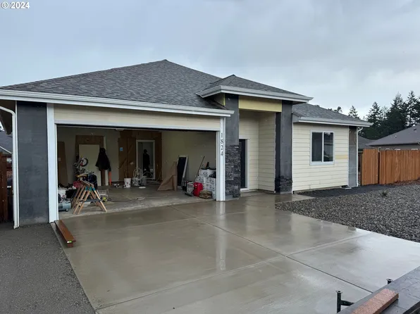 1824 Steelhead St, North Bend, OR 97459