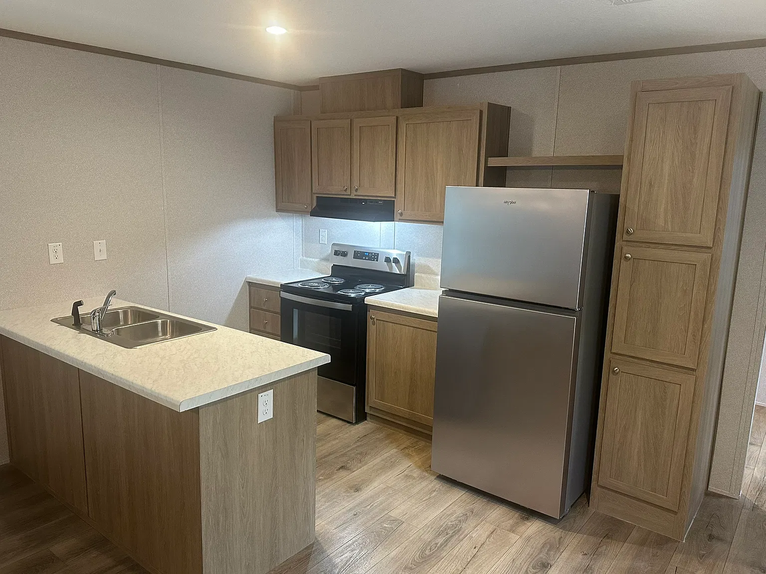 3 bed, 800 sqft, $1,950 — Photo 2
