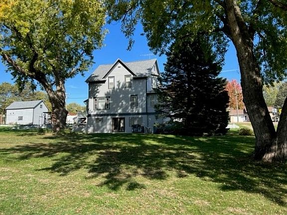 5th image of 213 Nichols Ave N