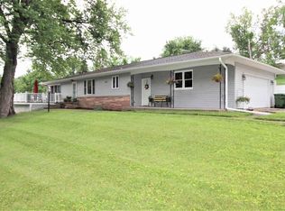 203 36th Ave N, Clinton, IA 52732