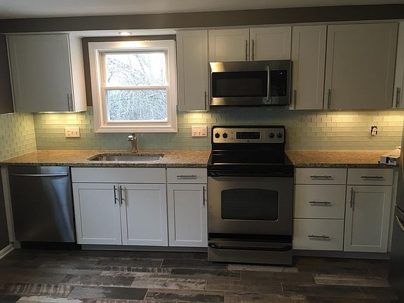 4th image of 75 Pinski Dr #1